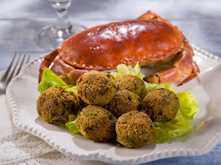 crab meatballs with green salad