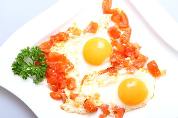 fried eggs with tomato