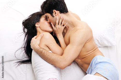 Пара утро начинает спокойным страстным сексом