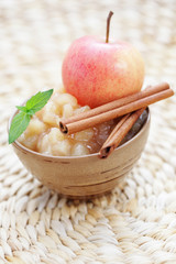 apples with cinnamon