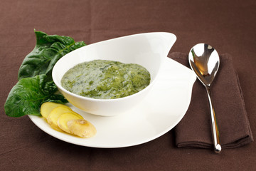 Elegant spinach and potatoes cream