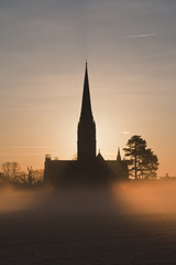 Obraz premium Salisbury cathedral on a misty morning