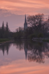 Fototapeta na wymiar Salisbury cathedral reflecting in the Avon