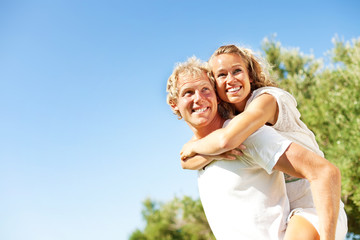 Obraz premium Happy young couple outdoors.