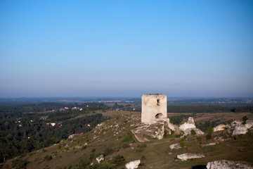 Fototapeta na wymiar Stare ruiny zamku w pobliżu Częstochowy