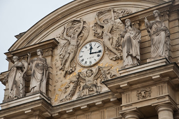 façade du Sénat jardin du Luxembourg à Paris