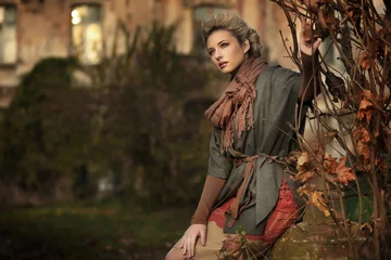 Foto auf Acrylglas Herbstlandschaft und blonde Schönheit © konradbak
