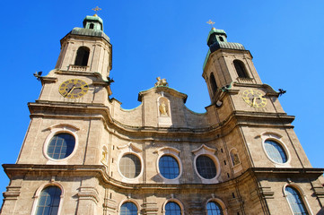 Fototapeta na wymiar Oni Innsbruck - Innsbruck katedra 02