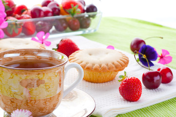 cake with fresh fruits decoration