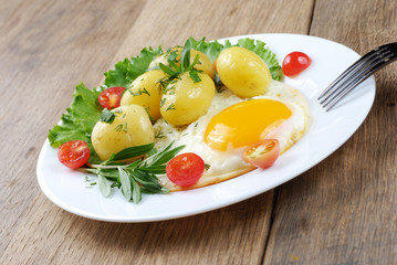 Fried egg with potato