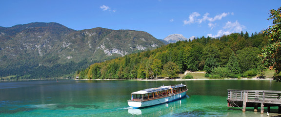 Naklejka premium Bohinjsee in den Julischen Alpen in Slovenien