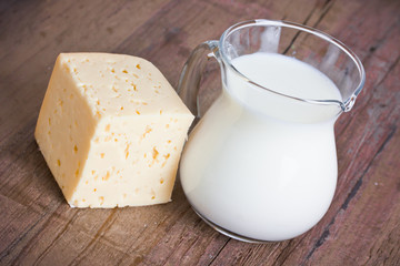 Käse und Milch