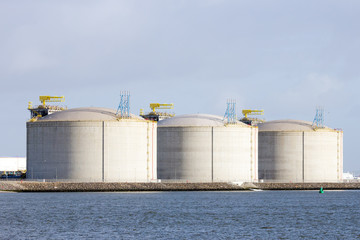 Obraz premium Oil storage tanks