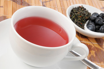 Green tea with pomegranate and blueberries