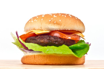 Cheeseburger with lettuce, tomato and onion