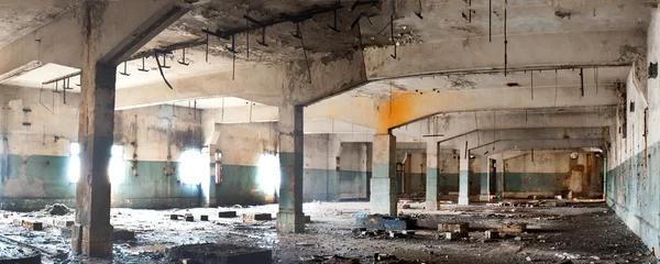 Papier Peint photo autocollant Vieux bâtiments abandonnés usine