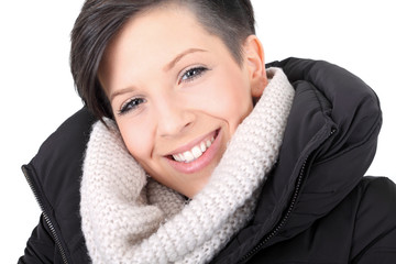 junge Frau im Wintermantel