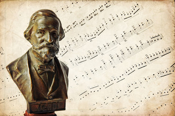 Busto di Giuseppe Verdi, spartito musicale