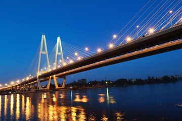 Fototapeta na wymiar Kabel most wiszący w nocy