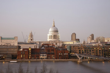 Fototapeta na wymiar St Paul's Cathedral over Thames River