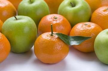 clementine oranges and granny smith apples © eelnosiva