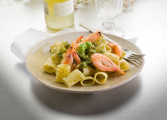 pasta with shrimp and pesto sauce