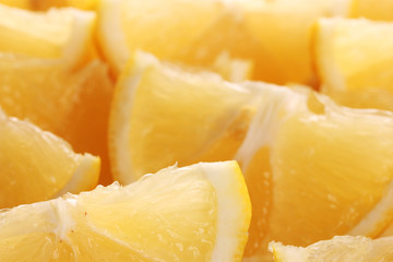 Freshly sliced lemons closeup