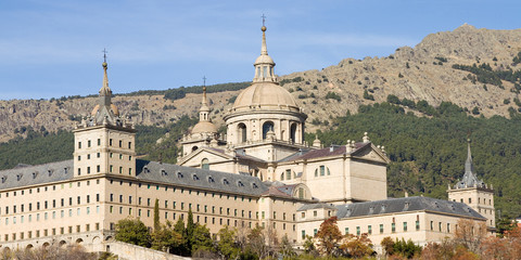 Fototapeta na wymiar Royal Palace of El Escorial