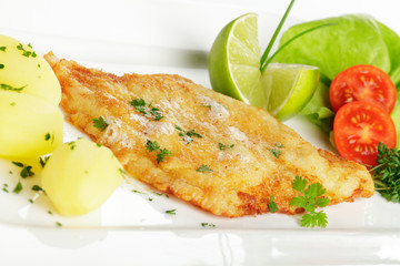 Eisflunder mit Kerbelbutter,Salzkartoffeln