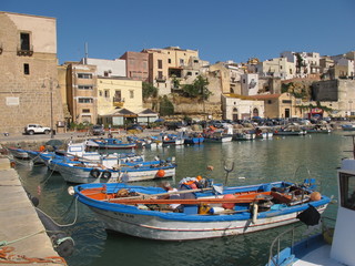 Fototapeta na wymiar Hafen w Castellammare del Golfo, Sizilien