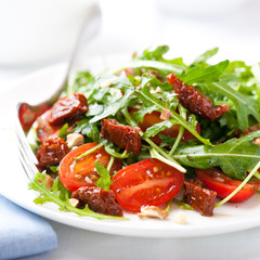 Rocket salad with fresh and dried tomatoes