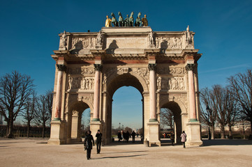 Fototapeta na wymiar Carrousel du Louvre w Paryżu ogród Tuileries