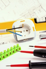 Werkzeuge und Material f&uuml;r Elektriker