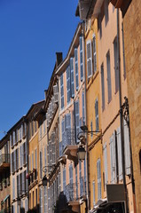 Fensterfront in Frankreich in der Provence