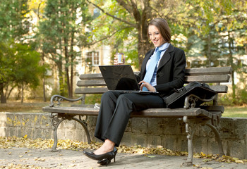 Fototapeta premium smiling businesswoman with laptop
