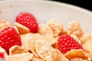 Cornflakes with milk and raspberries