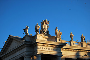 Obraz premium Statues of St Peter's Square in Rome