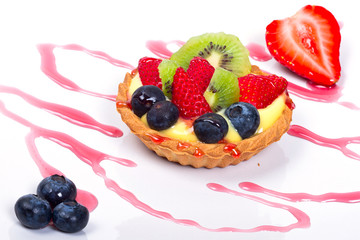 Delicious custard tart with blueberries, kiwi and strawberries