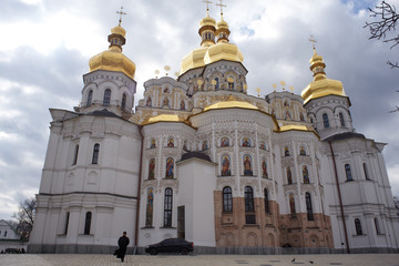 Fototapeta na wymiar Ławra klasztoru w Kijowie