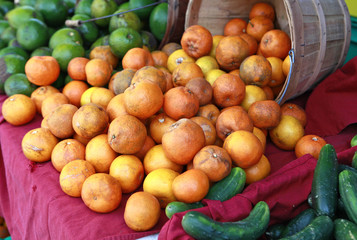 Naklejka na ściany i meble rolnicy rynek pomarańcze