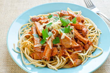 Spaghetti with ham and tomato sauce