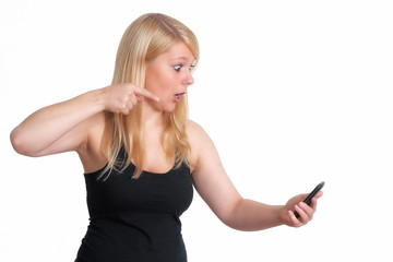 Wütende Frau mit Handy