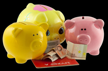 économies : tirelires, espèces, livret A, fond noir