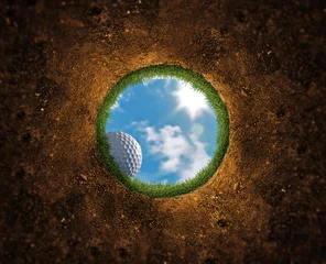 Foto auf Acrylglas Golf Golfball fällt