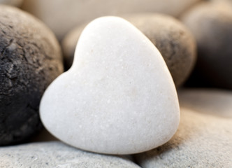 Fototapeta na wymiar Kamienie w kształcie serca