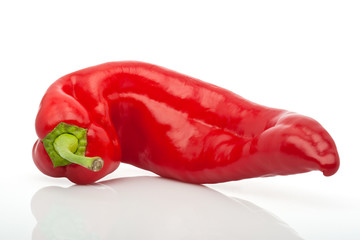 rote Paprika freigestellt vor weissem Hintergrund