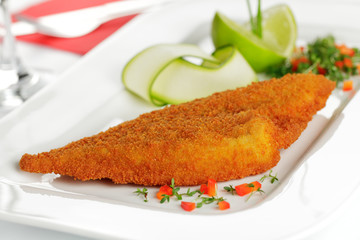 Gebackenes Schollenfilet mit Limette und Zucchini