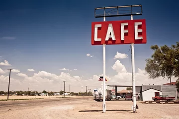 Gardinen Café-Schild entlang der historischen Route 66 in Texas. © Andrew Bayda