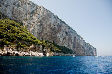 Fototapeta na wymiar Felswand, Capri, Mittelmeer
