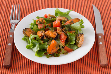 salad with mussels